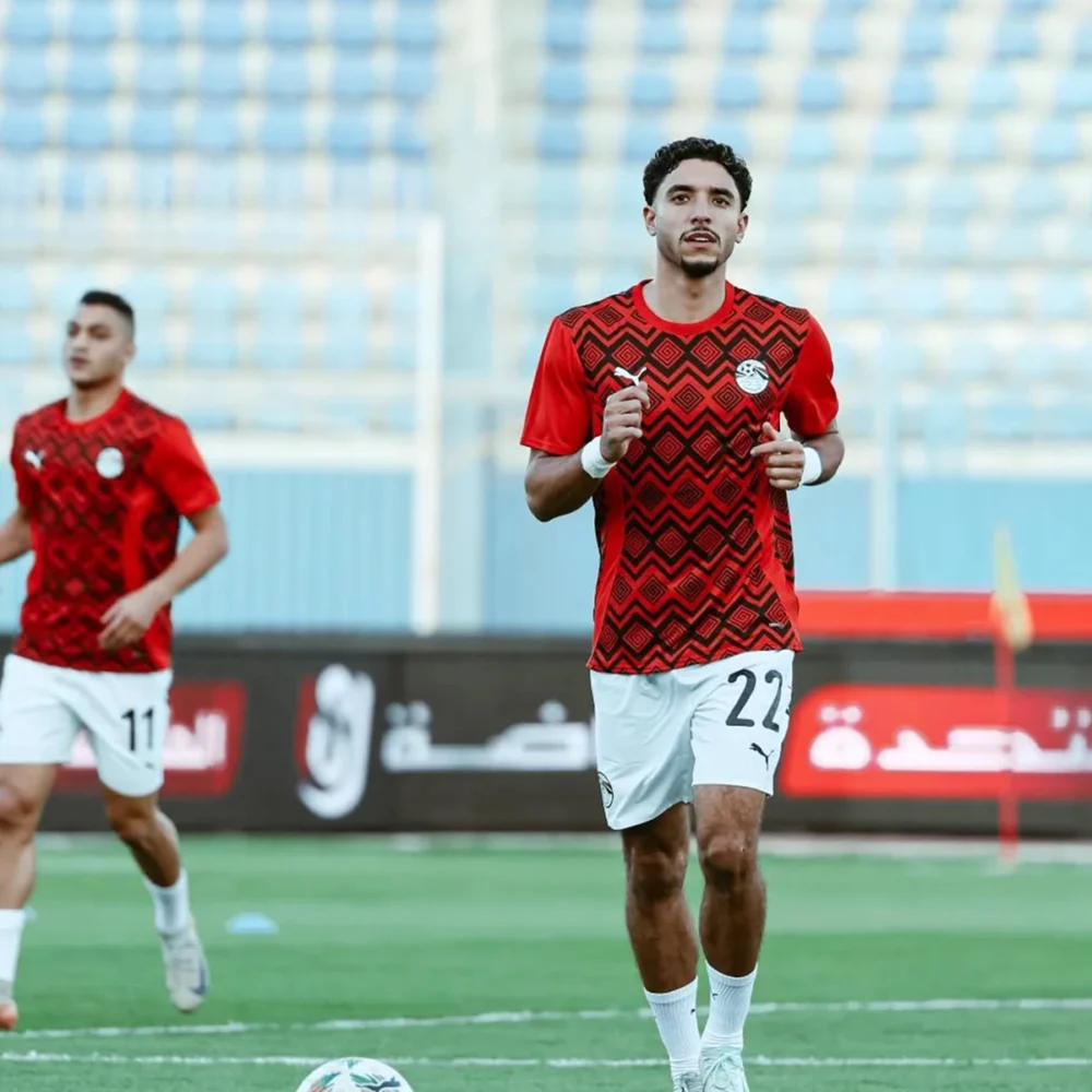 Maillot d'entraînement rouge&noir graphique Égypte 24/25